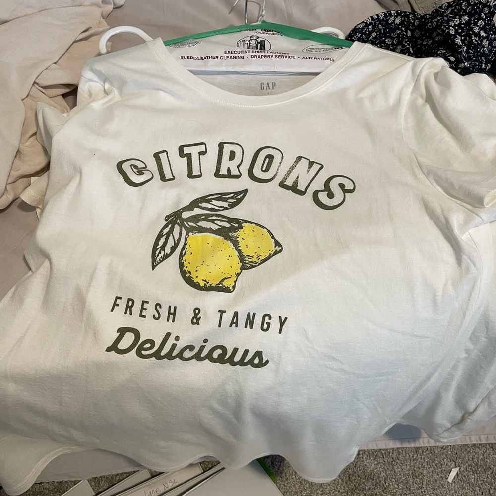 GAP White Citron Graphic T-Shirt